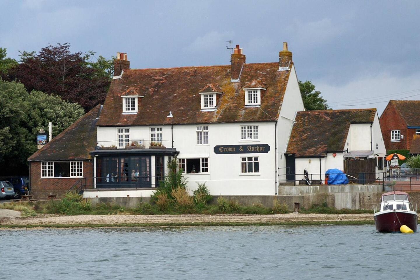 Pass The Keys Walk To West Wittering Beach Villa Exterior photo