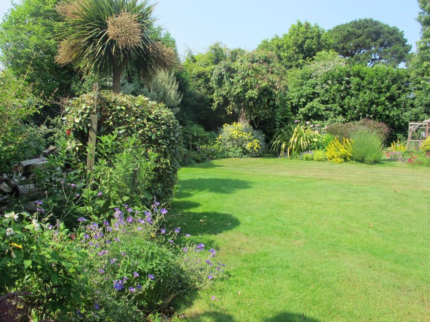 Pass The Keys Walk To West Wittering Beach Villa Exterior photo